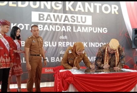 Wali Kota Eva Dwiana Resmikan Kantor Bawaslu Balam