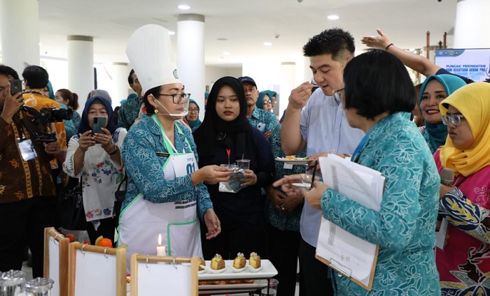 Di Solo, Chef Arnold Terkesan dengan Hasil Masakan Nonberas Para Kader PKK