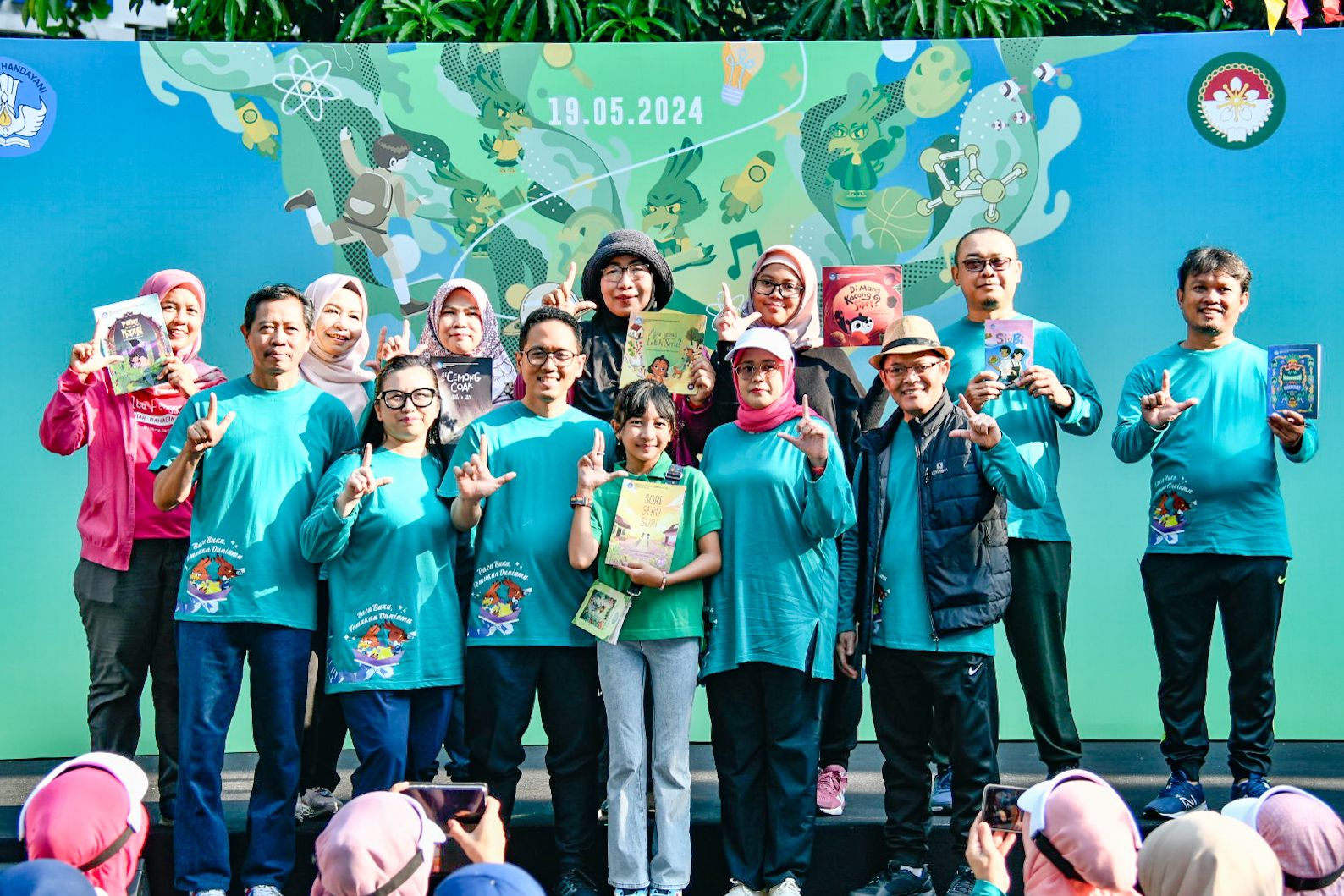 Meriahkan Hari Buku Nasional 2024, Kemendikbudristek Berbagi Buku Bermutu