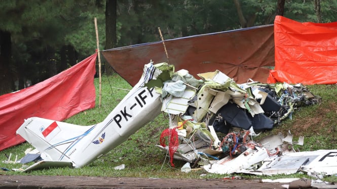 Pesawat Ringan Jatuh di BSD, KNKT Lakukan Investigasi