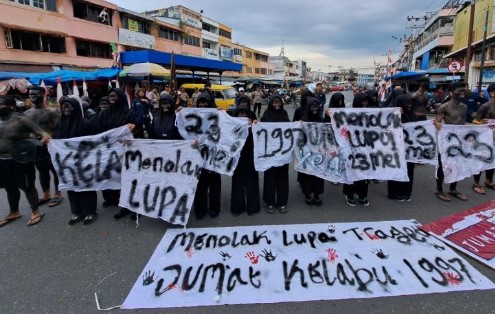 Mengenang Tragedi Jumat Kelabu 23 Mei Mahasiswa di Banjarmasin Gelar Aksi Teatrikal