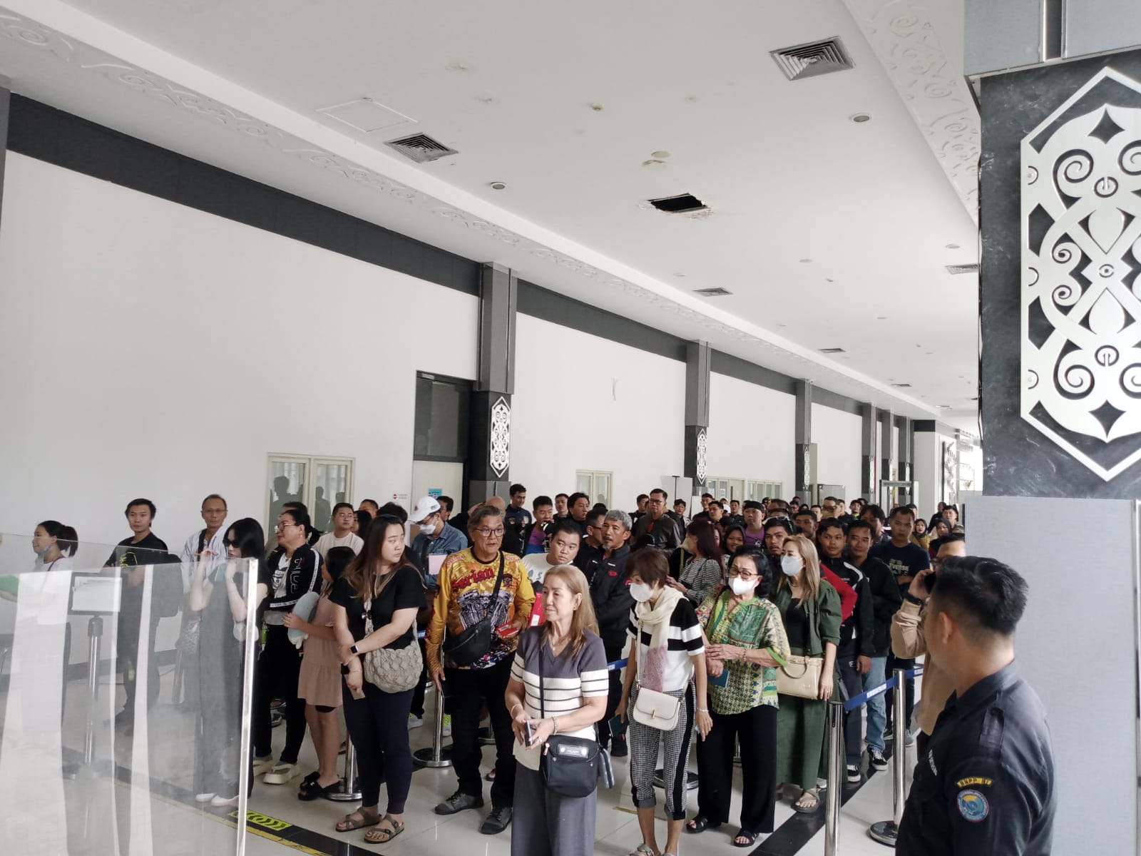 Momen Libur Waisak, PLBN Entikong Dipadati Ribuan Pelintas Antarnegara