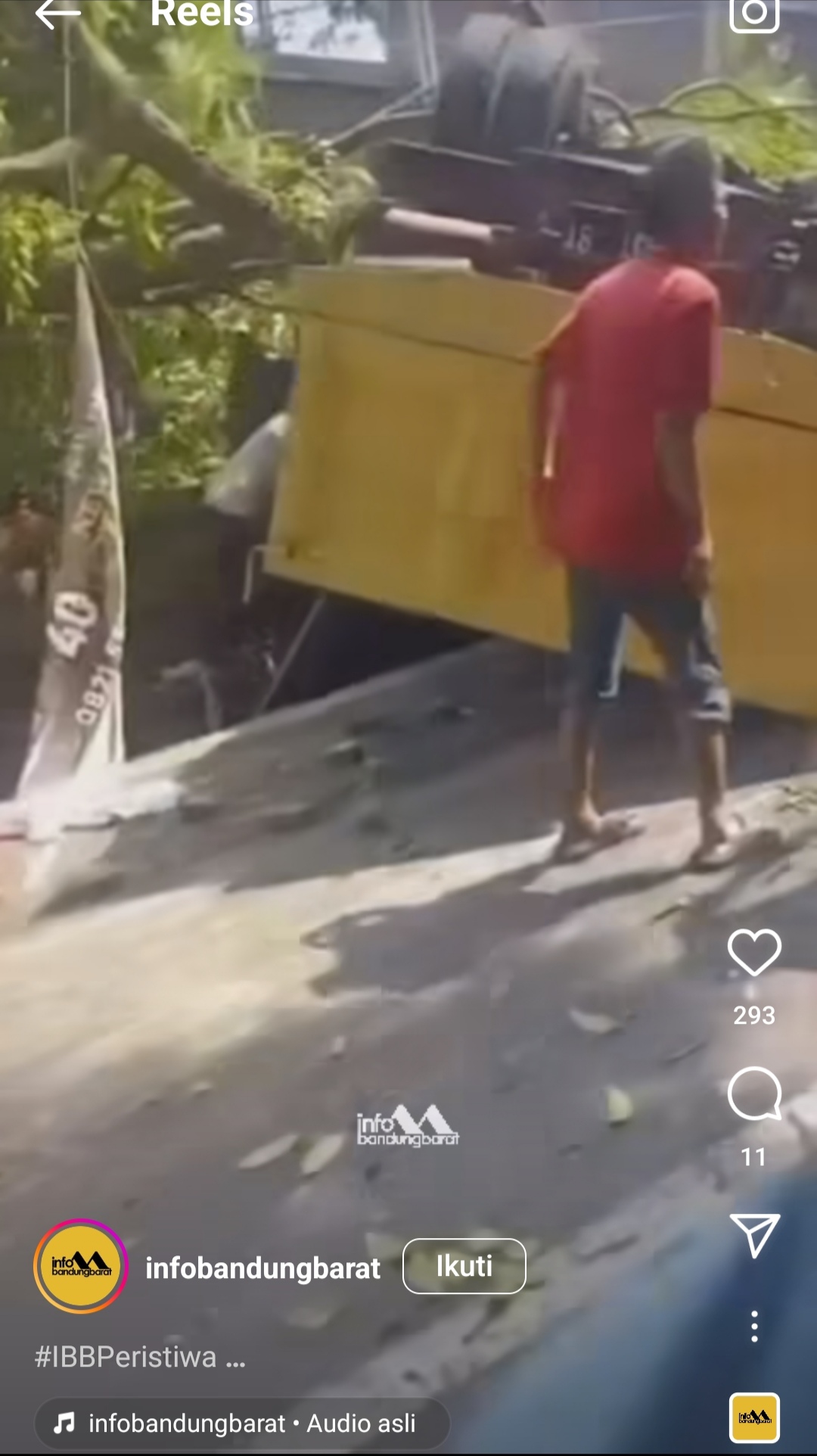 Innalillahi! Truk Bermuatan Paving Blok Kecelakaan di Jalan Perbatasan Cimahi dan Bandung Barat