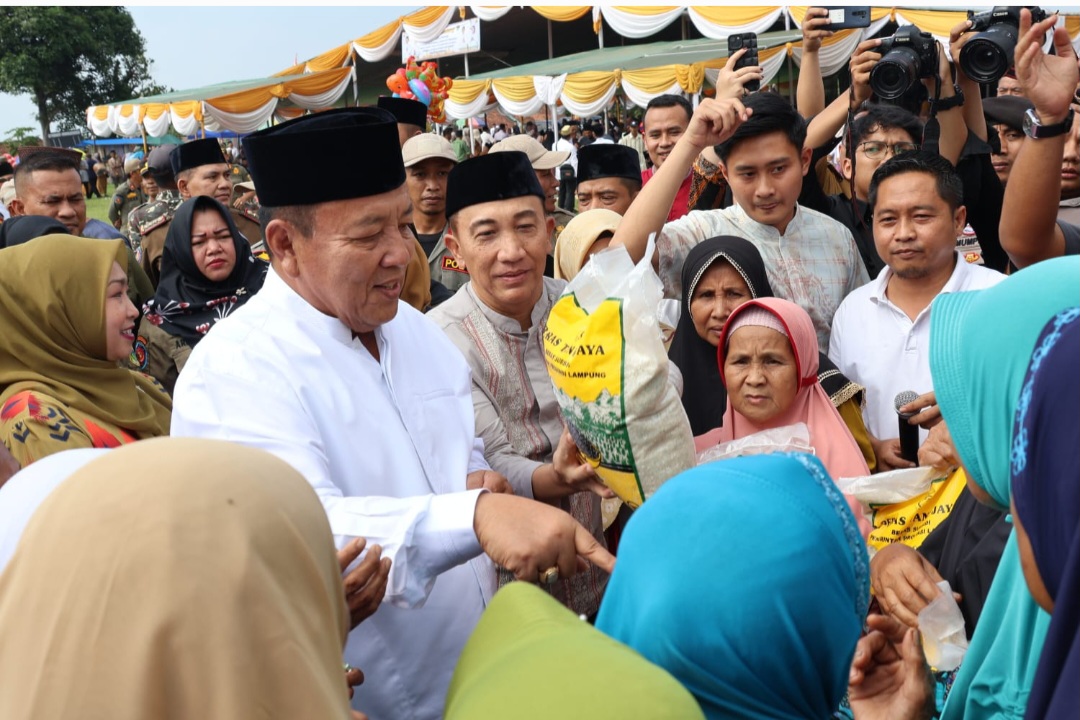 Kunjungan Kerja ke Kabupaten, Gubernur Arinal Djunaidi Berikan Sejumlah Bantuan