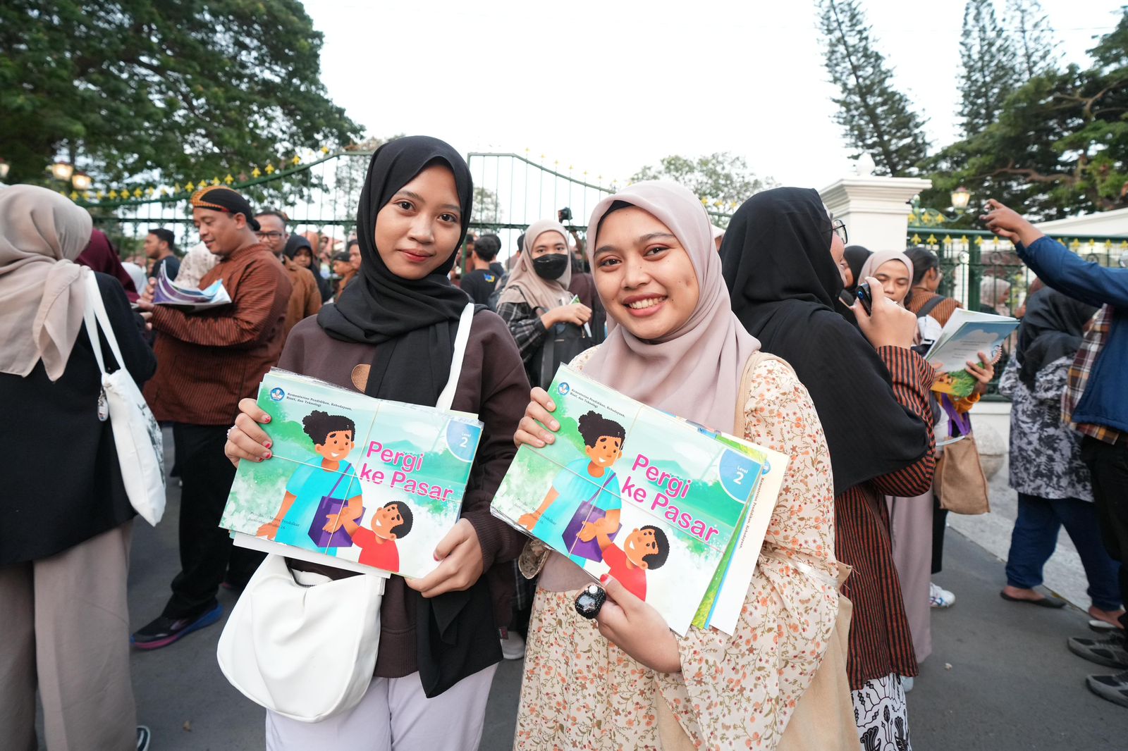 Tingkatkan Budaya Baca Buku, Temukan Duniamu! 