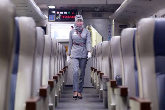 Gaji Pramugari Kereta Api: Terungkap! Berapa Besar?