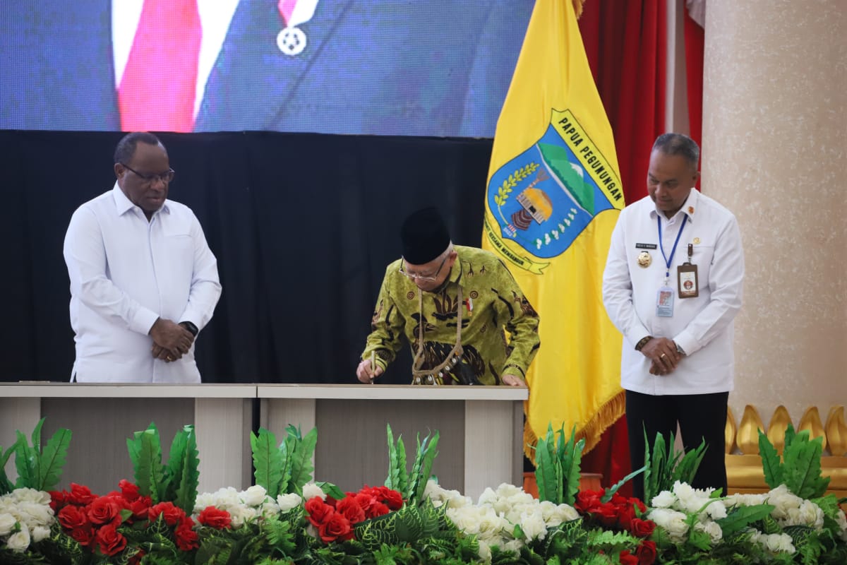 Wamendagri Dampingi Wapres Maruf Amin Canangkan Program Strategis Nasional dan Provinsi Papua Pegunungan