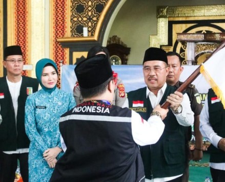 Disaksikan Nanda Indira, Sekab Wildan Lepas 161 JCH Pesawaran