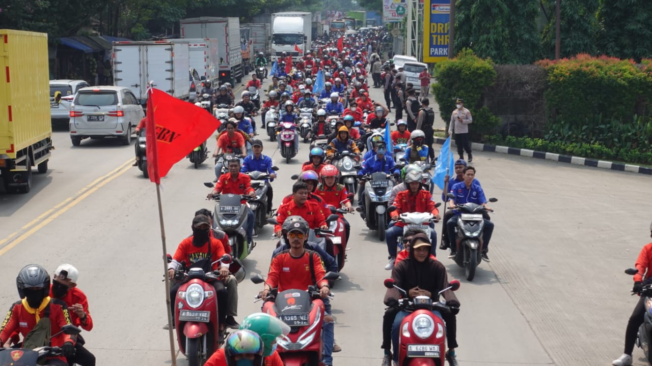 Bikin Buruh Sulit Berserikat, FSBN KASBI Demo Bupati Tangerang 