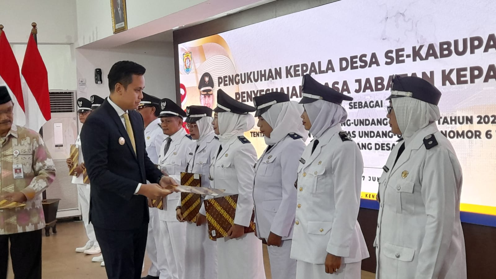 Sah, 262 Kades di Kendal Dikukuhkan Masa Jabatan Bertambah Dua Tahun