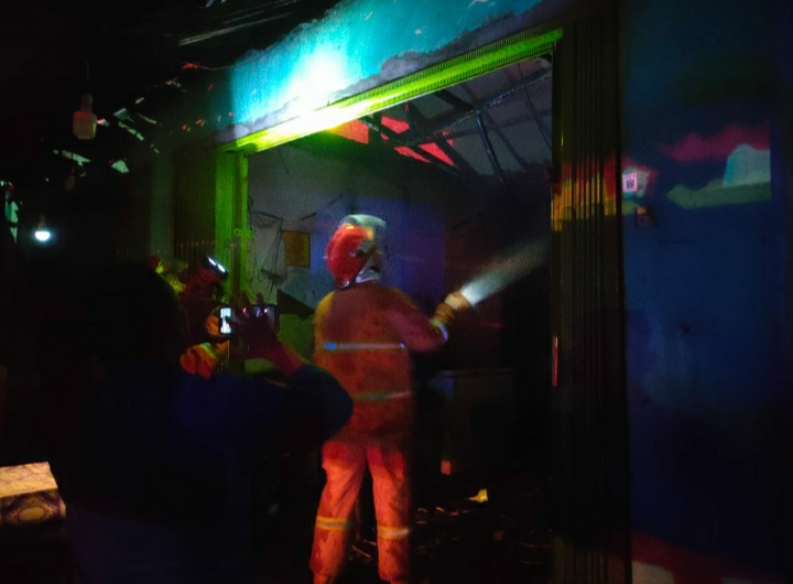 2 Kios Semi Permanen Ludes Terbakar di Gunungterang, Langkapura