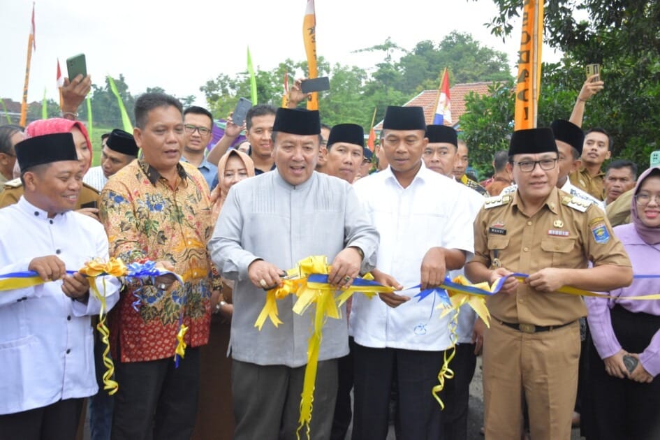 Arinal Didampingi Wahdi Resmikan Jembatan Penghubung Metro dan Lamtim
