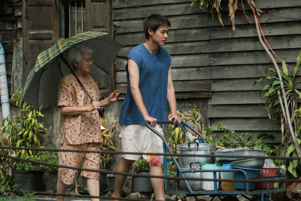 Review Film How to Make Millions Before Grandma Dies