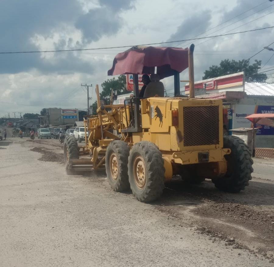 PUPR Mesuji Sigap Perbaikin Jalan Rusak Simpang Pematang Budiaji