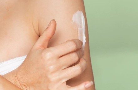 Dirancang Melembapkan dan Menutrisi Kulit, Berikut Manfaat Rutin Pakai Body Lotion