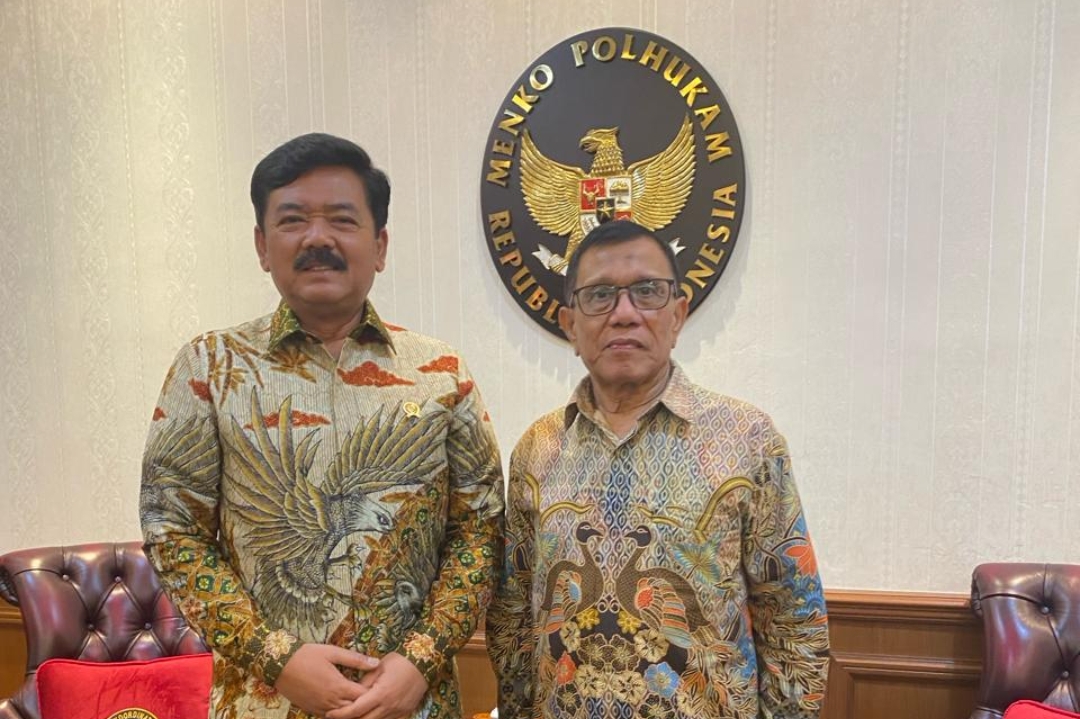 Opini Menghakimi, Catatan Hendry Ch Bangun