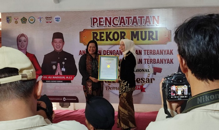 Muri Kembali Serahkan Penghargaan pada Grebeg Besar Demak untuk Sajian Ancakan