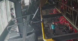 Viral! Detik-detik Wanita Jatuh saat Gym di Pontianak, Tewas Terpental dari Treadmill