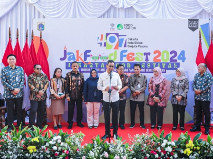 Sembako Murah di Pasar Induk Cipinang, Diserbu Warga Hingga Rela Antri Dari Pagi