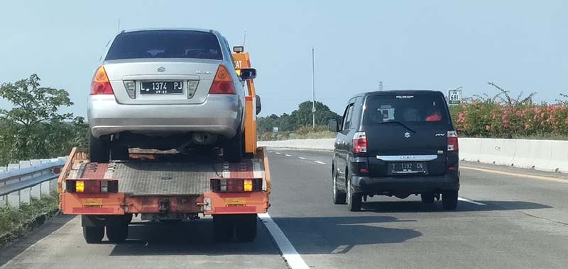    Mobil Bermasalah di Jalan Tol Jangan Khawatir, Minta Bantuan Pengelola Tol Mobil Derek Gratis Sampai Bengkel Terdekat