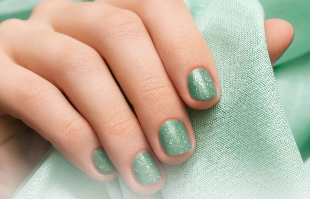 10 Inspirasi Warna Nail Art Agar Tampil Glamor 
