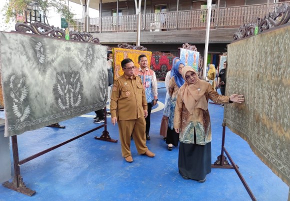 BSF Dorong Sasirangan Menjadi Fashion Dunia