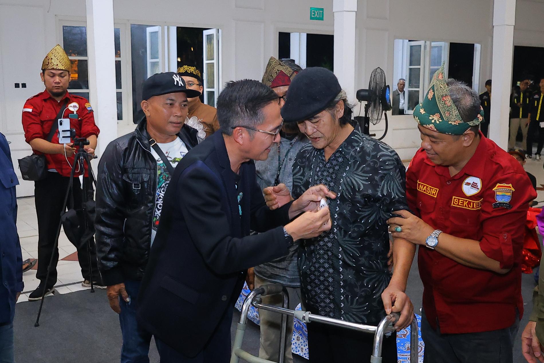 Hadiri Besanjo Seniman, Ratu Dewa Janji Anggarkan 1 Miliar untuk Gedung Kesenian Palembang 