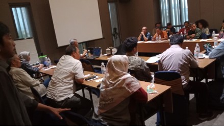 ITB dan LK 21 Latih Kelompok Tani Hutan Tingkatkan Kualitas Madu