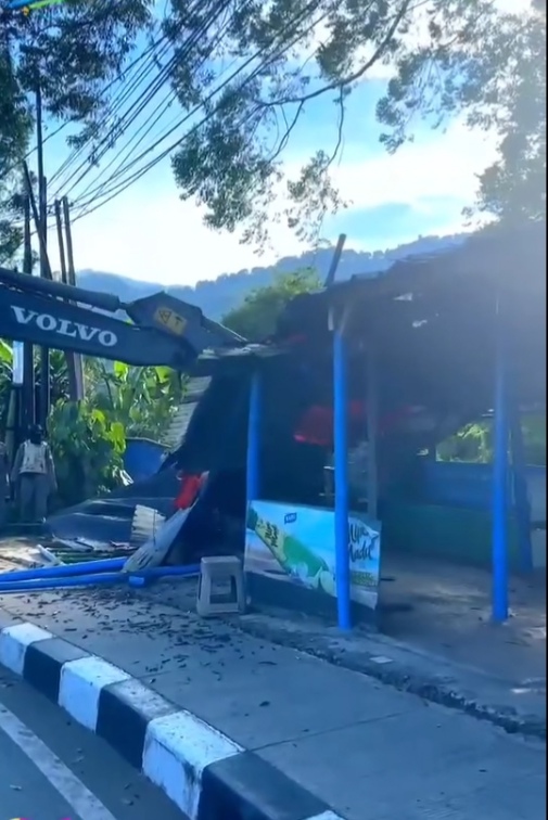 Relokasi PKL di Puncak Yang Menelan Puluhan Miliar Gagal, Pedagang Malah Demo dan Bakar Ban