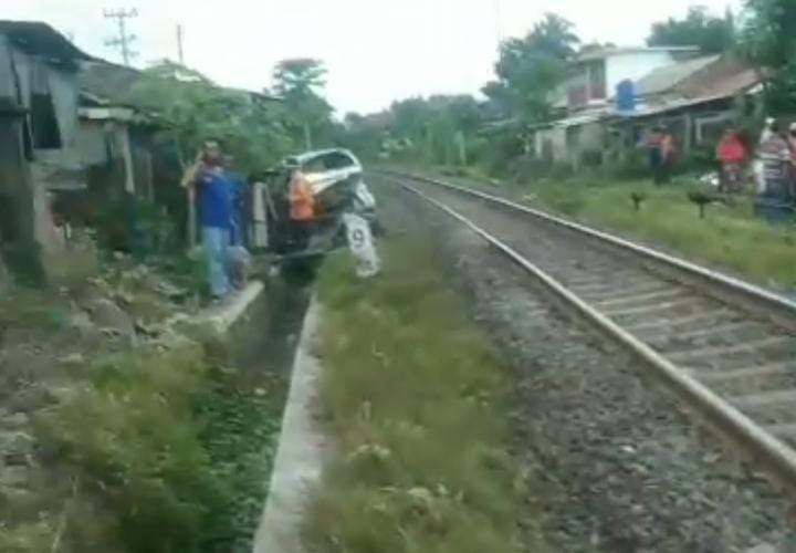Satu Tewas Akibat Mobil Tertemper KA Kuala Stabas di Natar