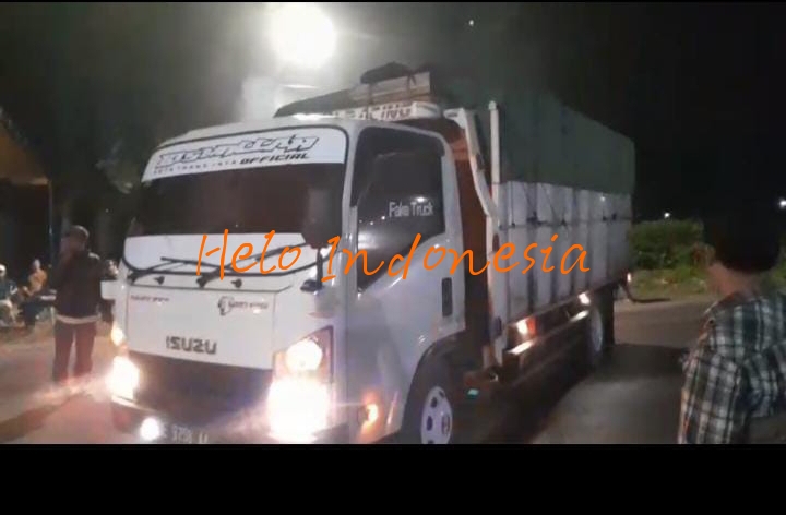 Warga Cegat dan Perintahkan Truk Batu Bara Putar Balik di Lamteng
