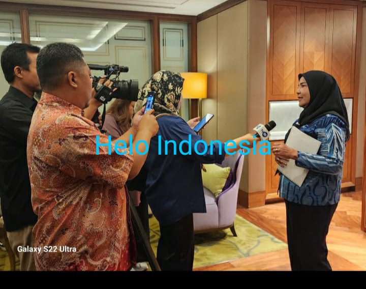Baju Biru, Eva Bilang Alhamdulliah Jika Gerindra Dukung Dirinya
