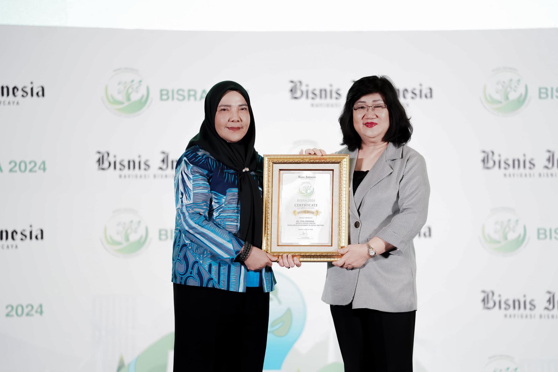 Wali Kota Eva Dwiana Terima Penghargaan BISRA Award 2024