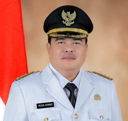 Turun Pesawat, Bupati Musa Ahmad Disambut Penyidik Polres Metro