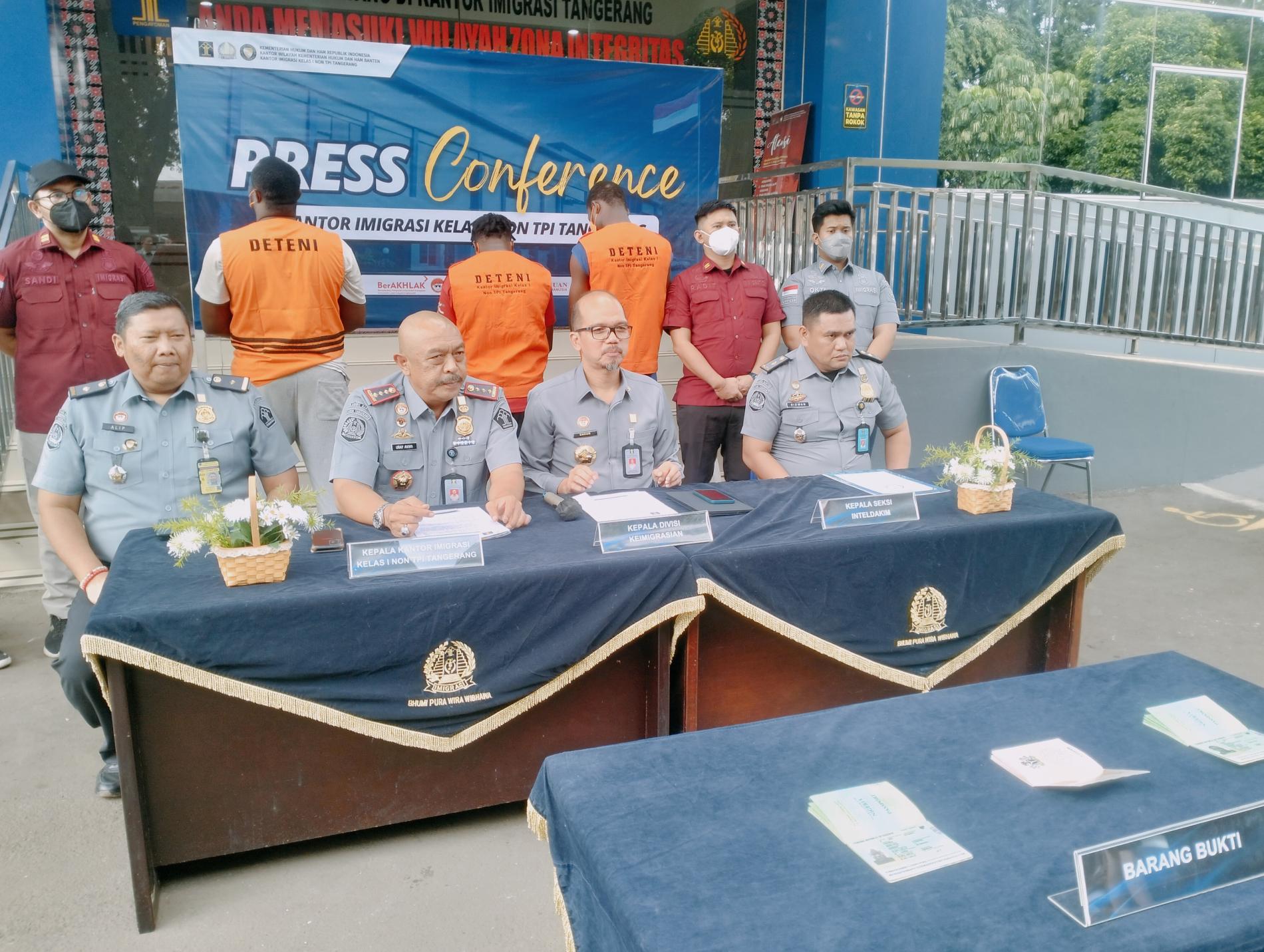 Lagi Asyik Main Billiar, 3 WNA Nigeria Diciduk Petugas Imigrasi Kelas I Non TPI Tangerang