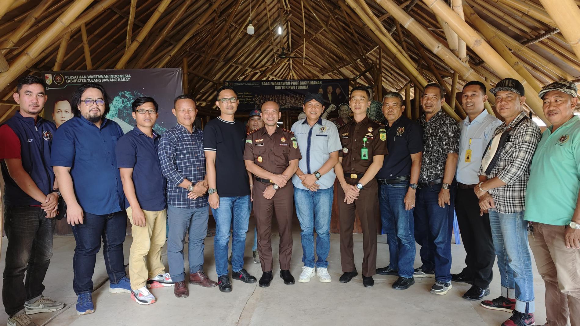 Kajari Baru Tubaba Silaturahmi ke Kantor PWI