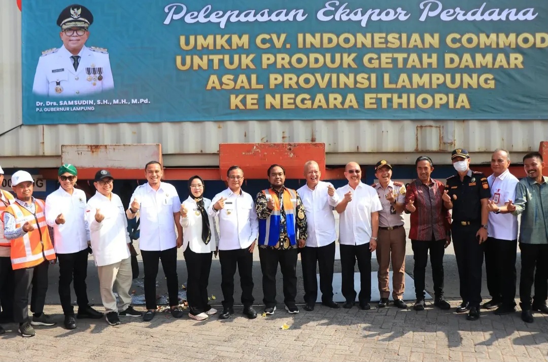 Pj. Gubernur Lampung Lepas Ekspor Perdana Getah Damar ke Negara Ethiopia.