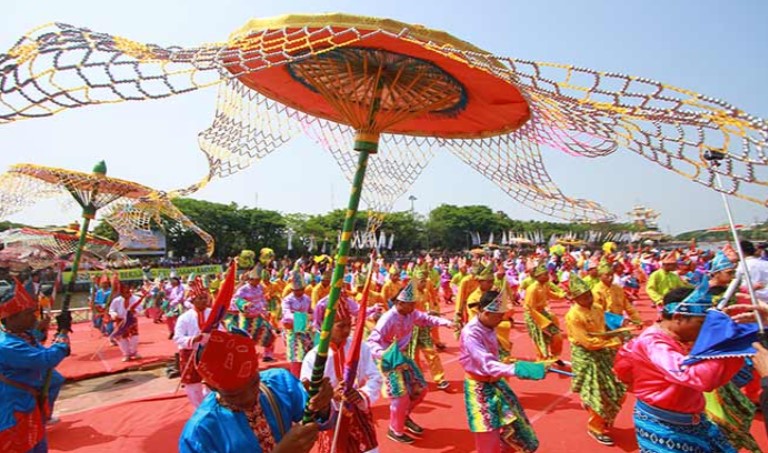 Oma Irama dan Rekor 1.000 Seniman Hadrah Meriahkan Perayaan Hari Jadi Kalsel ke-74