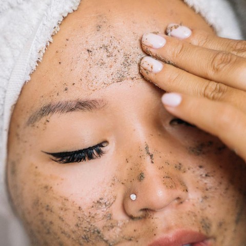 Rekomendasi Produk Eksfoliasi Wajah, Hilangkan Kulit Kusam