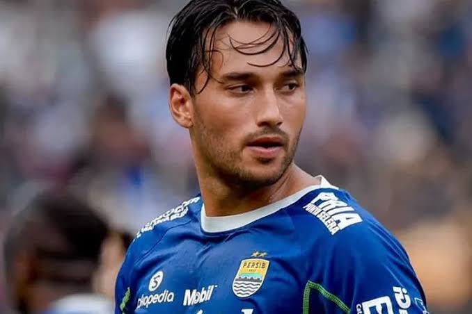 Ezra Walian Resmi Tinggalkan Persib Bandung, Gabung Persik? 