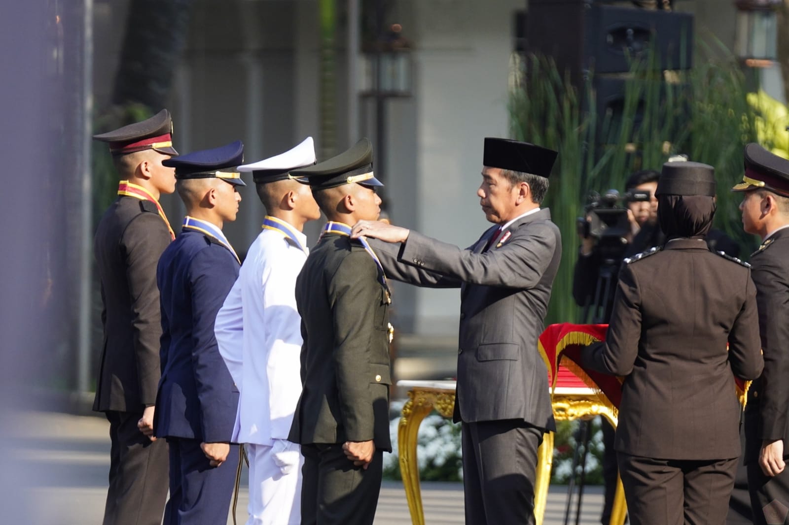 Presiden Joko Widodo Lantik 906 Perwira TNI-Polri dalam Upacara Praspa 2024