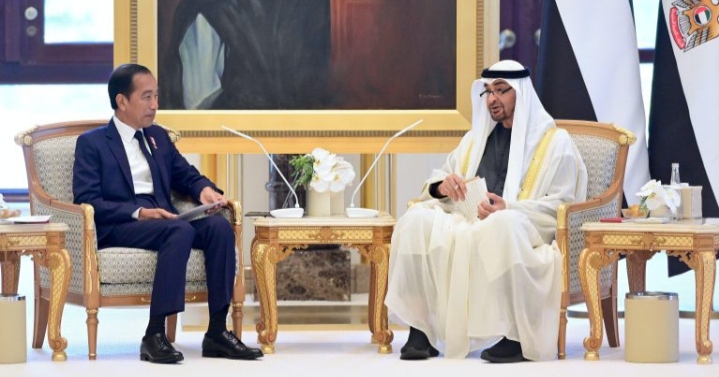Presiden Jokowi Bahas Empat Hal Saat Bertemu Presiden MBZ di Abu Dhabi