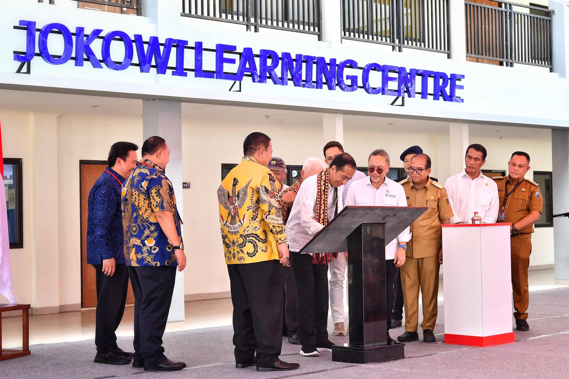 Didampingi Pj. Gubernur Lampung, Presiden Jokowi Resmikan Gedung Jokowi Learning Center, Tekankan Pentingnya Penyiapan SDM Unggul