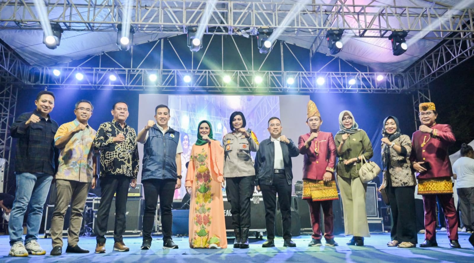 Malam Puncak Hari Jadi, Artis Ibukota Goyang Masyarakat Pesawaran