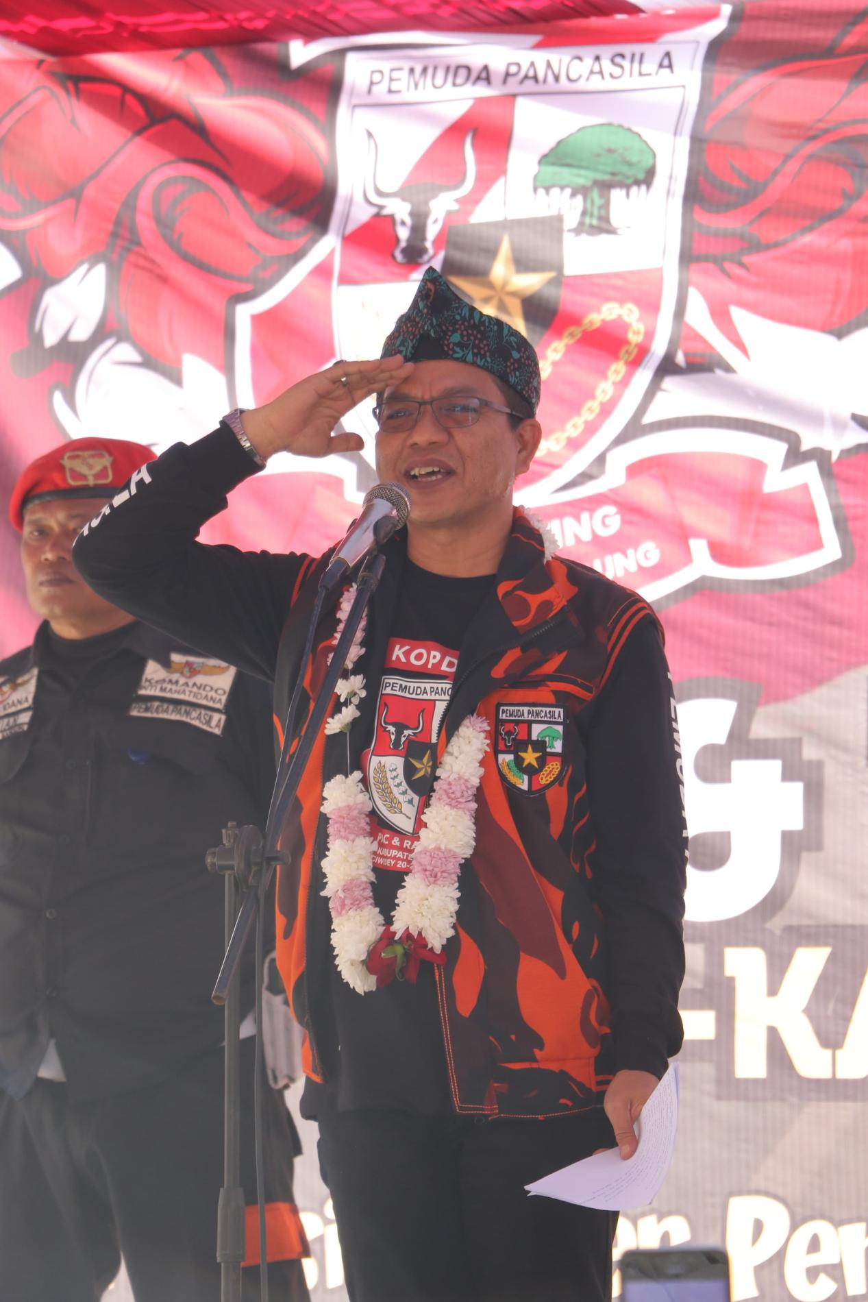 Antusiasme ribuan anggota Pemuda Pancasila Kabupaten Bandung yang kompak mengenakan seragam motif loreng oranye hitam khas PP patut dipuji. Antusiasme ribuan anggota Pemuda Pancasila Kabupaten Bandung yang kompak mengenakan seragam motif loreng oranye hitam khas PP patut dipuji.