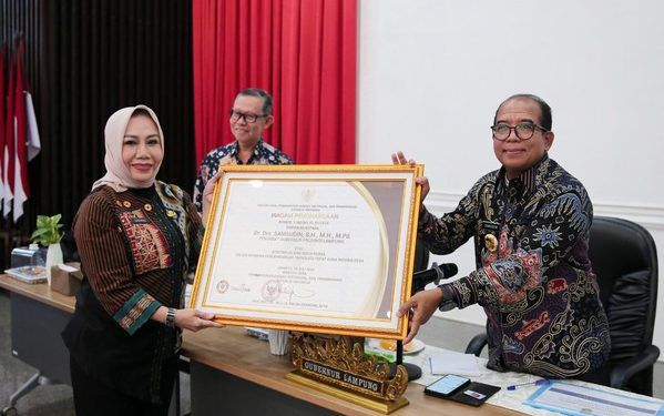  -Pj. Gubernur Samsudin Raih Penghargaan atas Kontribusi Membina Pengembangan Teknologi Tepat Guna Inovasi Daerah