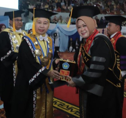 IIB Darmajaya Tambah Doktor, Novita Sari Peringkat 1 dari FEB Unila