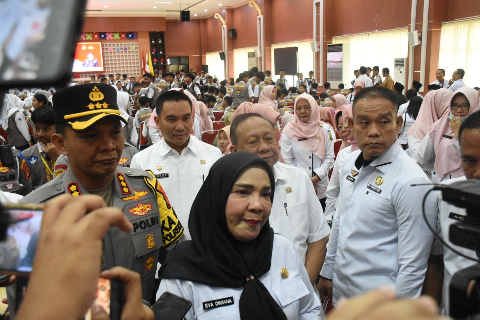 Eva Kukuhkan 480 Satgas Remaja Antinarkoba dan Kekerasan