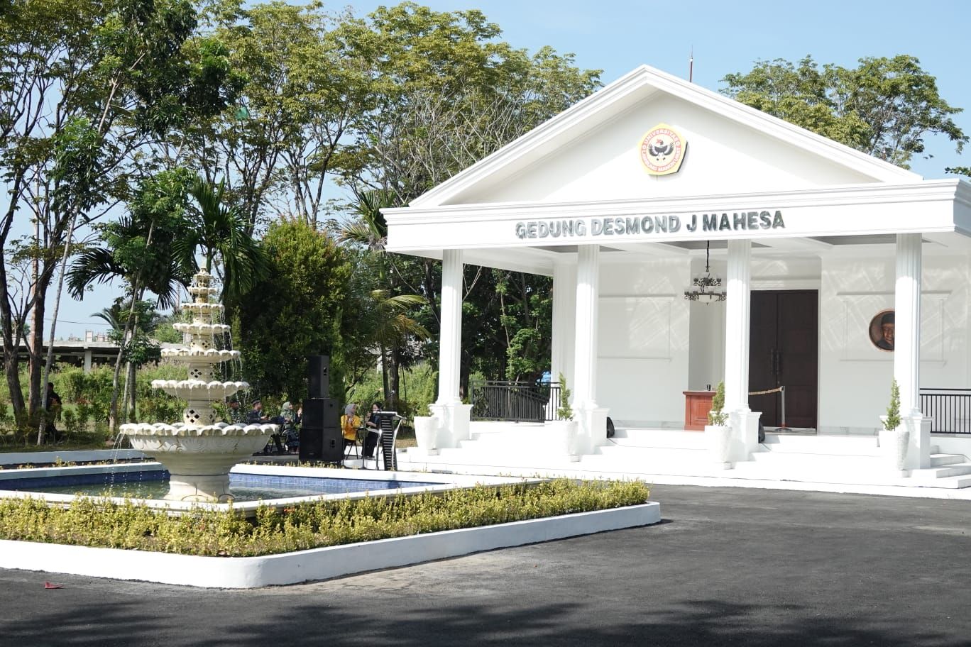 Gedung Desmond J. Mahesa di ULM: Sinergi dan Komitmen untuk Pembangunan Pendidikan