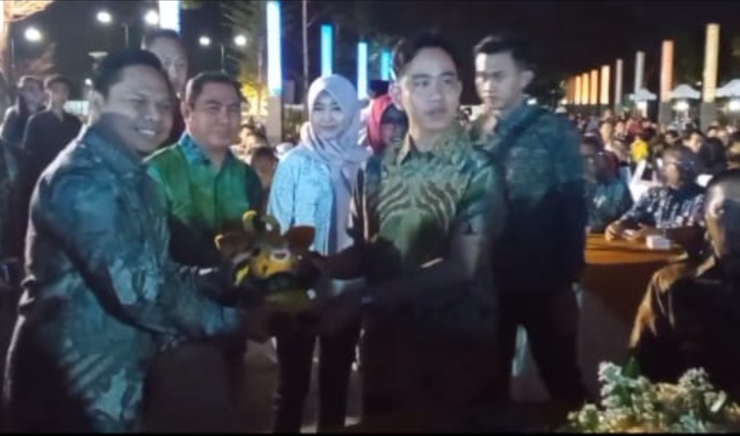 Serahkan Kijang Mas, Gubernur Kalsel Undang Gibran Rakabuming Raka di Pembukaan Porwanas 2024